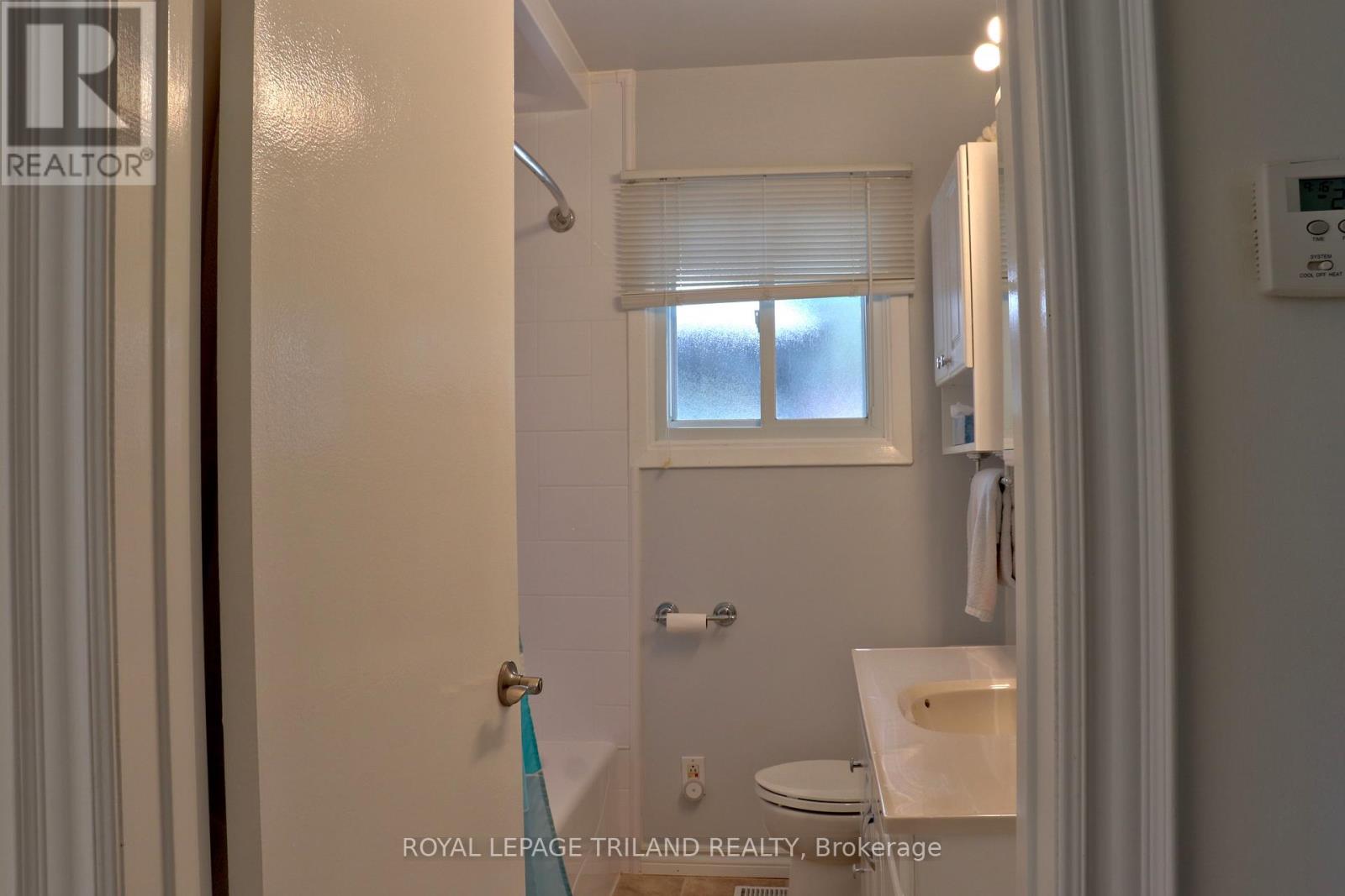 517 Beachwood Avenue, London South, Ontario  N6J 3K2 - Photo 9 - X12077653