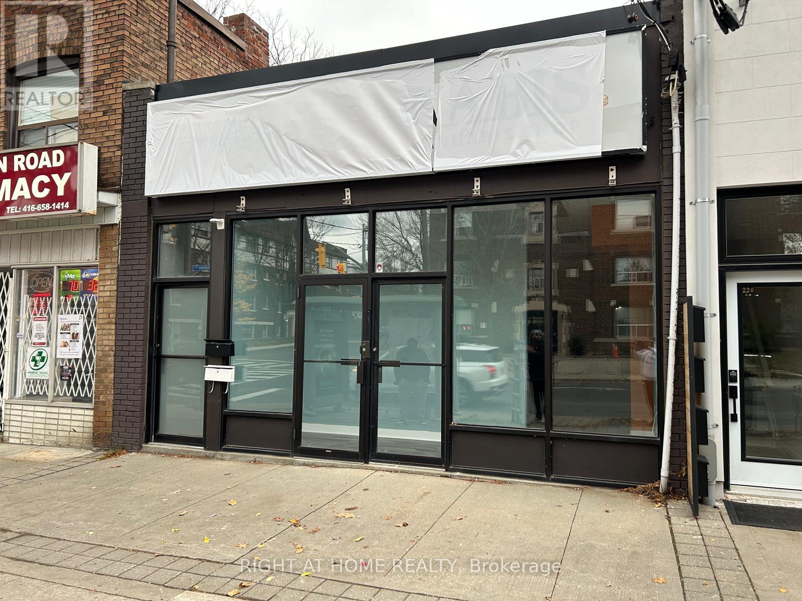 218 VAUGHAN ROAD, Toronto, Ontario