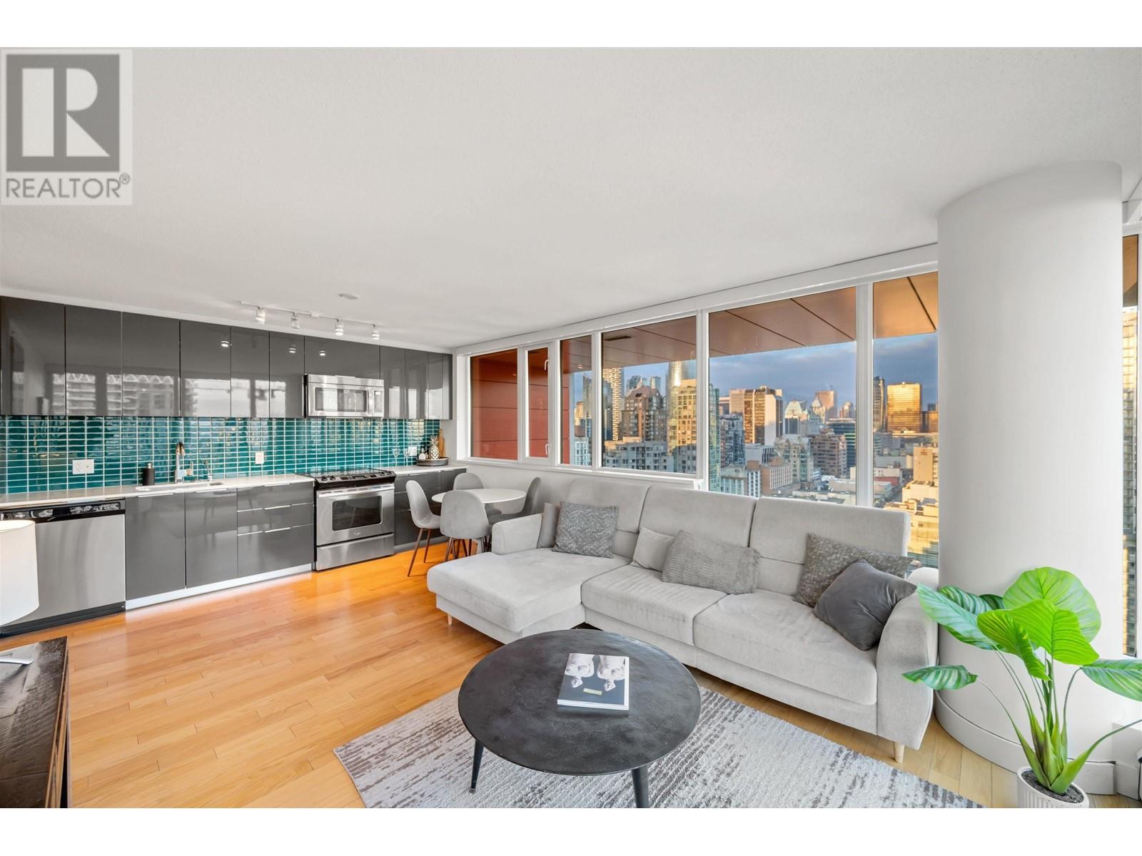 Listing Picture 6 of 19 : 2302 1325 ROLSTON STREET, Vancouver / 溫哥華 - 魯藝地產 Yvonne Lu Group - MLS Medallion Club Member