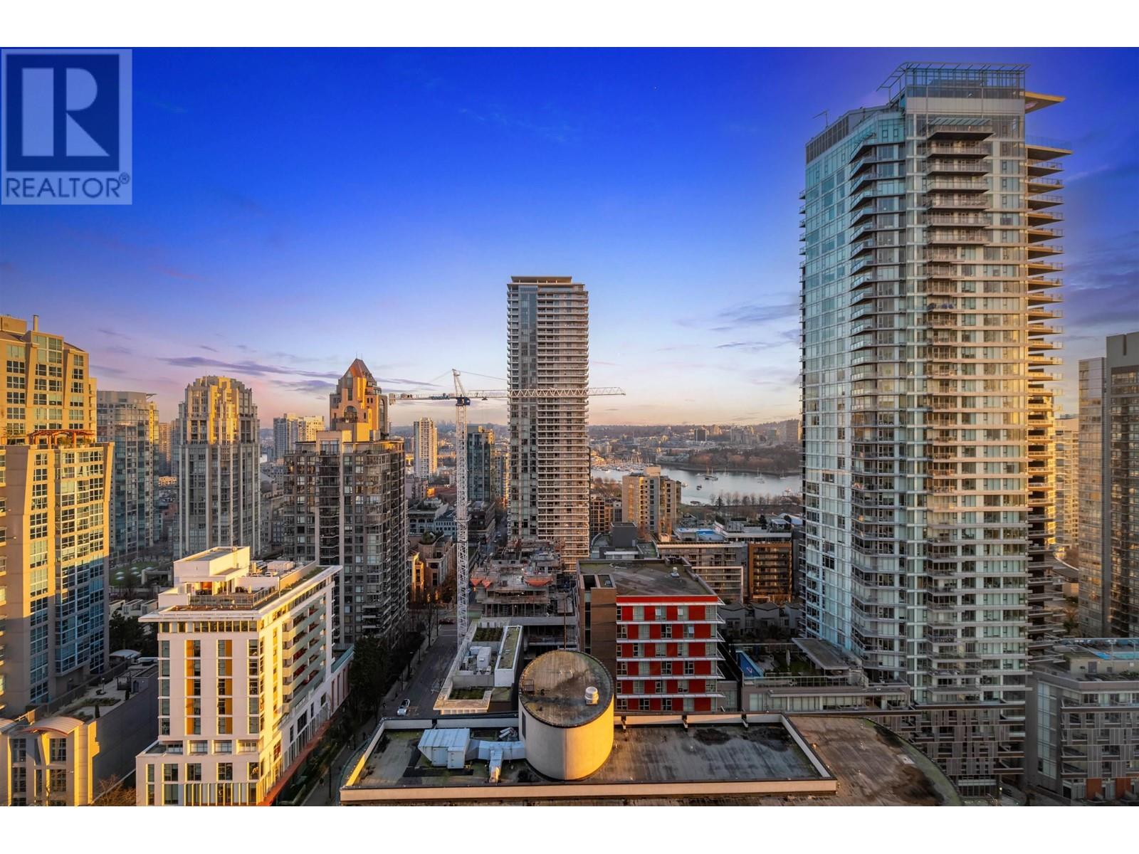 Listing Picture 13 of 19 : 2302 1325 ROLSTON STREET, Vancouver / 溫哥華 - 魯藝地產 Yvonne Lu Group - MLS Medallion Club Member