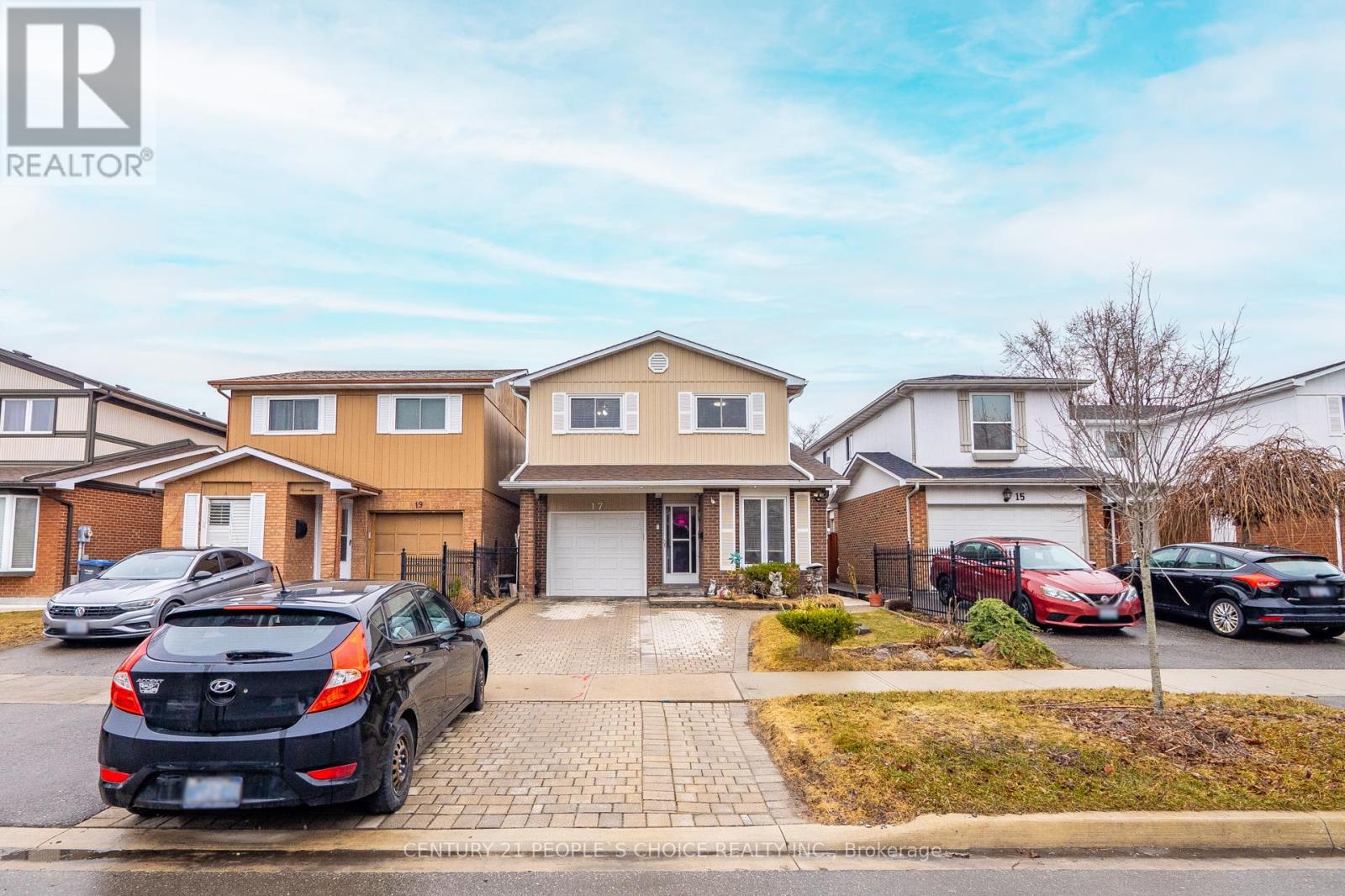 17 Ashurst Crescent, Brampton, Ontario  L6V 3N6 - Photo 2 - W12081944