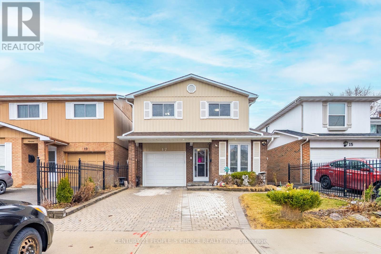17 Ashurst Crescent, Brampton, Ontario  L6V 3N6 - Photo 3 - W12081944