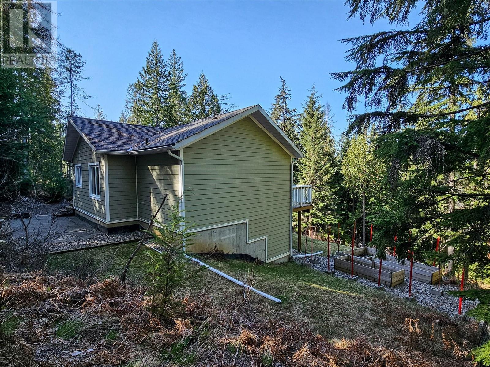 16242 Selkirk Rd Selkirk Road, Crawford Bay, British Columbia  V0B 1E0 - Photo 26 - 10343293