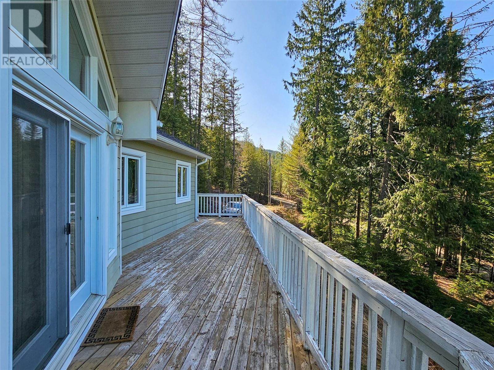 16242 Selkirk Rd Selkirk Road, Crawford Bay, British Columbia  V0B 1E0 - Photo 5 - 10343293