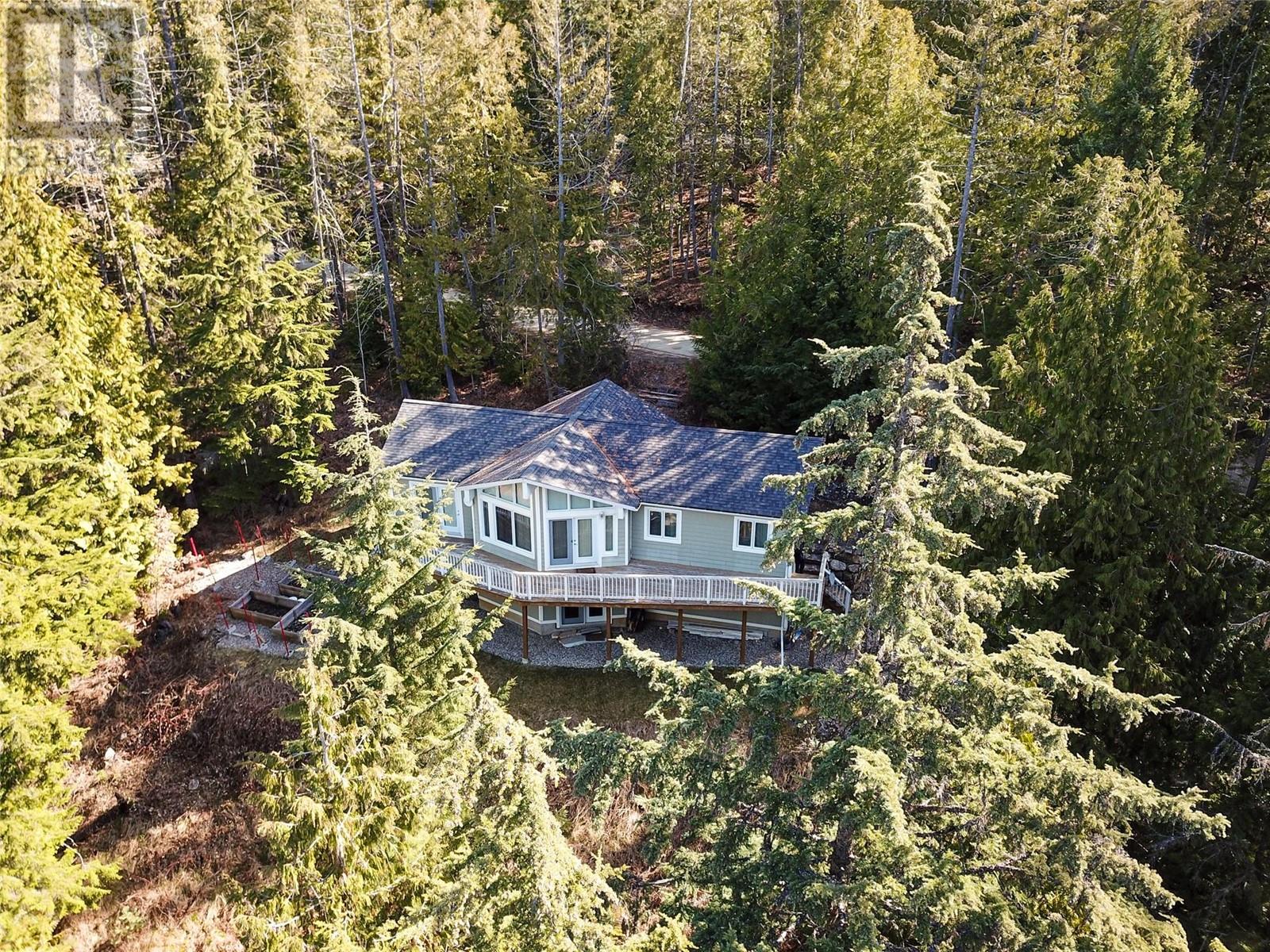 16242 Selkirk Rd Selkirk Road, Crawford Bay, British Columbia  V0B 1E0 - Photo 3 - 10343293
