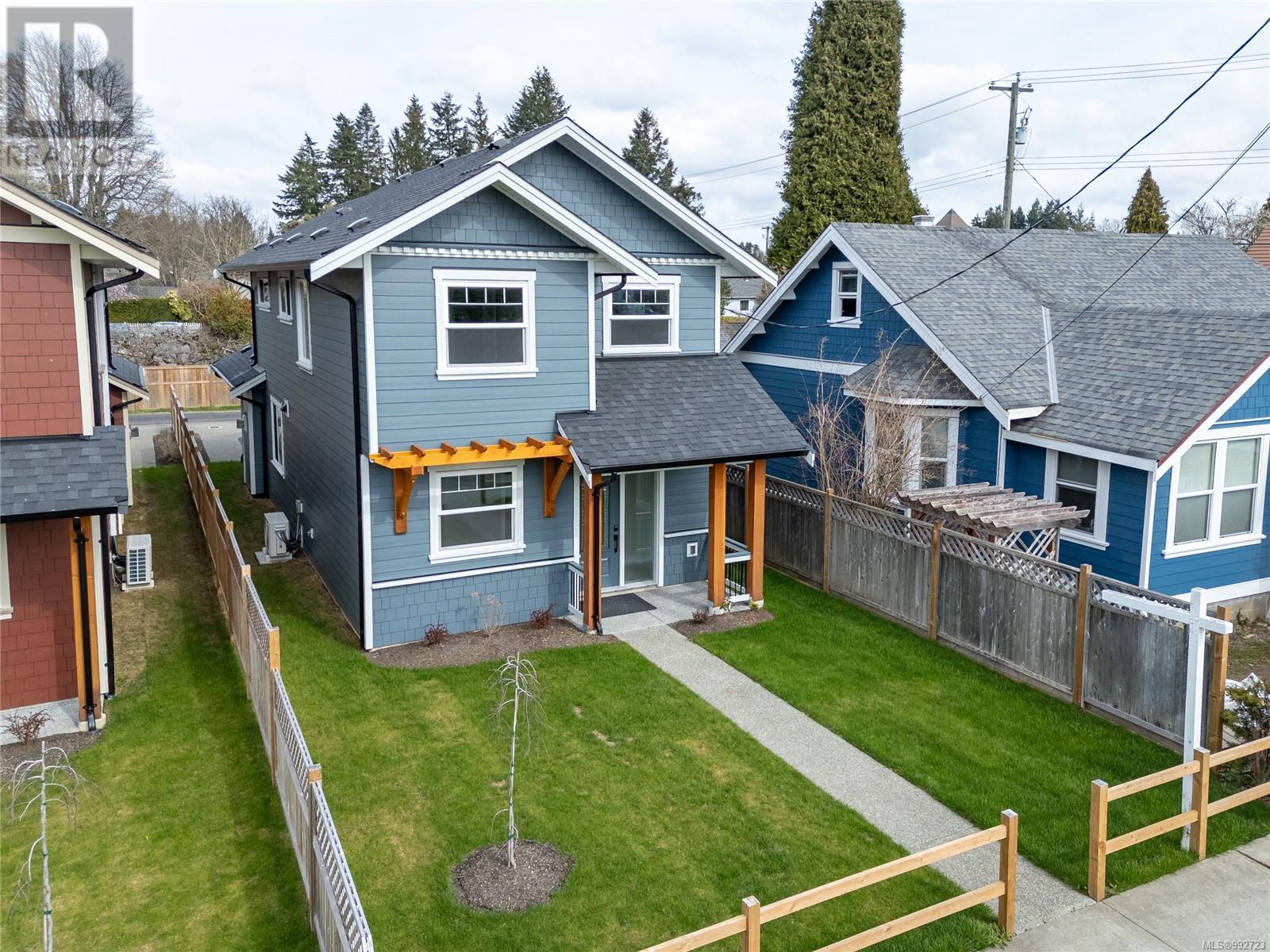 Property at 635 5th St image 1