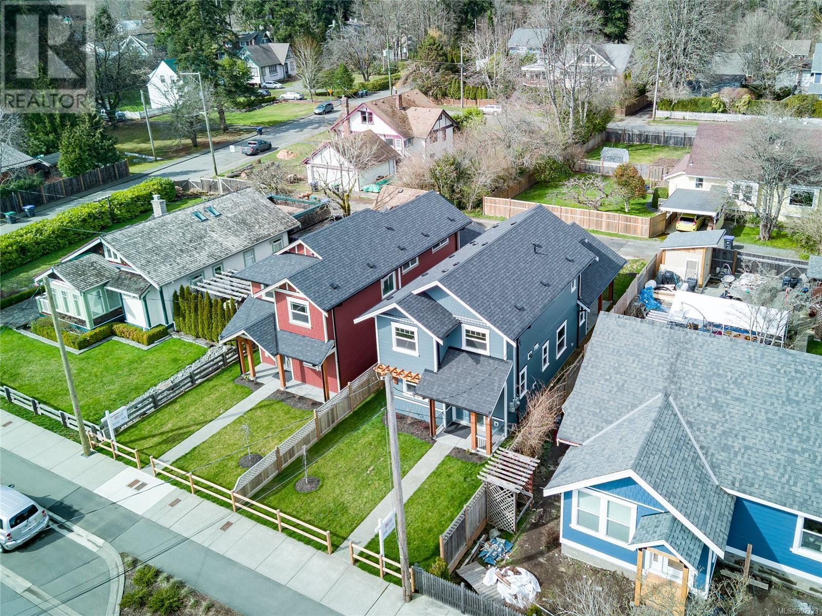 Property at 635 5th St image 3