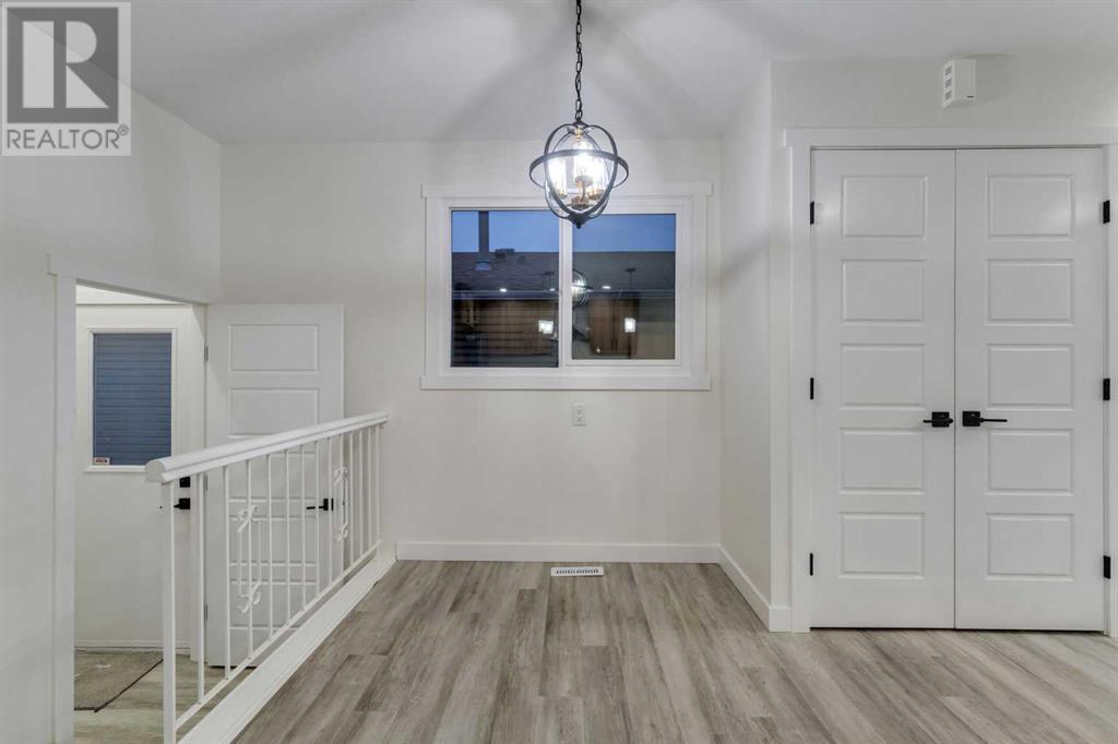946 Berkley Drive Nw, Calgary, Alberta  T3K 1A2 - Photo 12 - A2202543