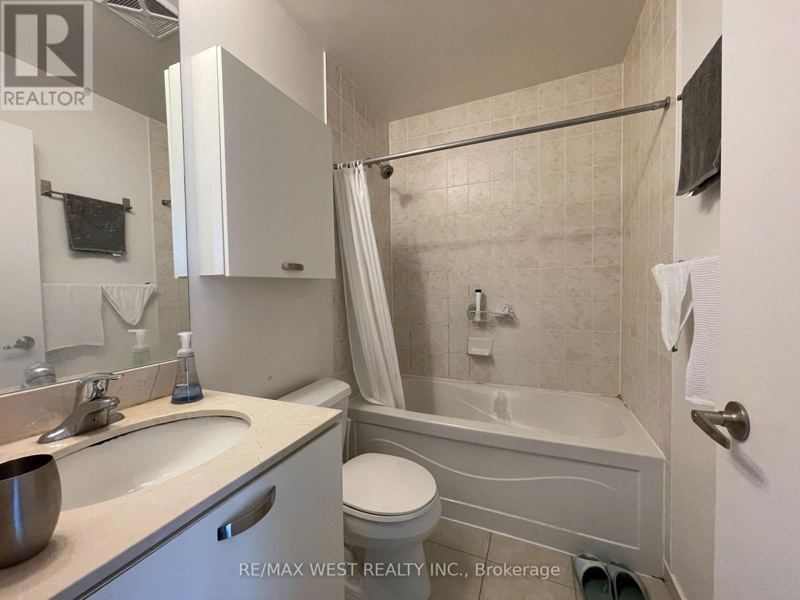 2506 - 38 Grenville Street, Toronto, Ontario  M4Y 3G5 - Photo 7 - C12079575