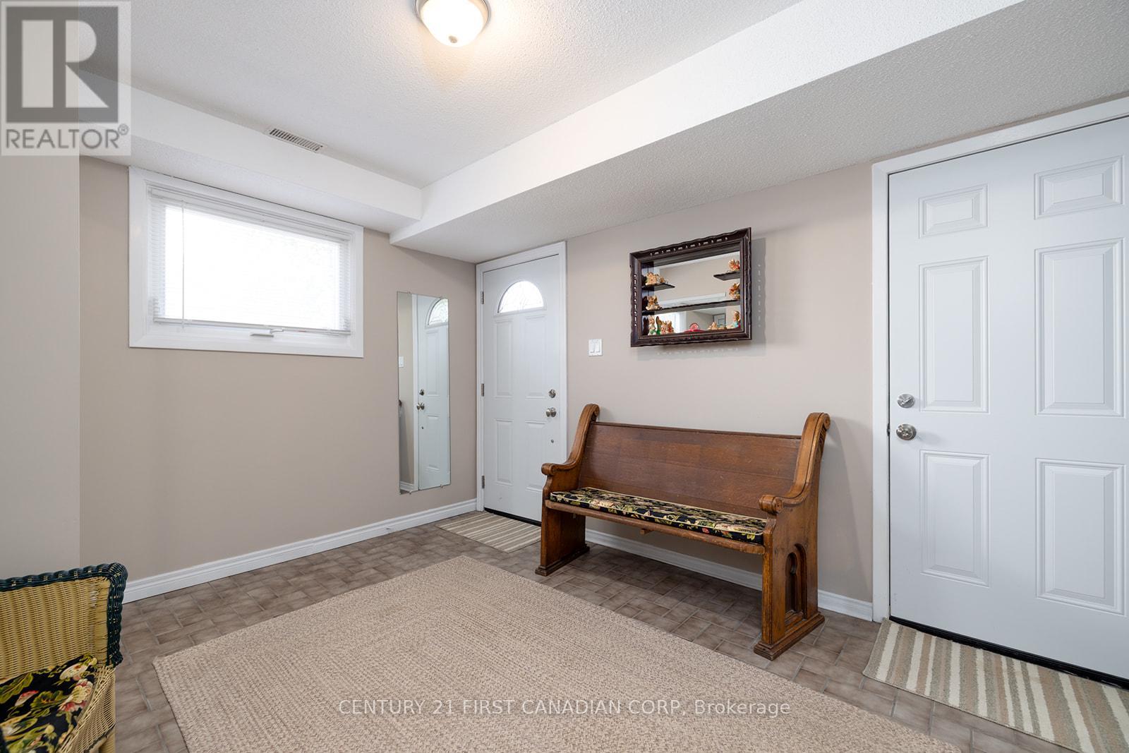 Property at 245 EVERGLADE CRESCENT image 4