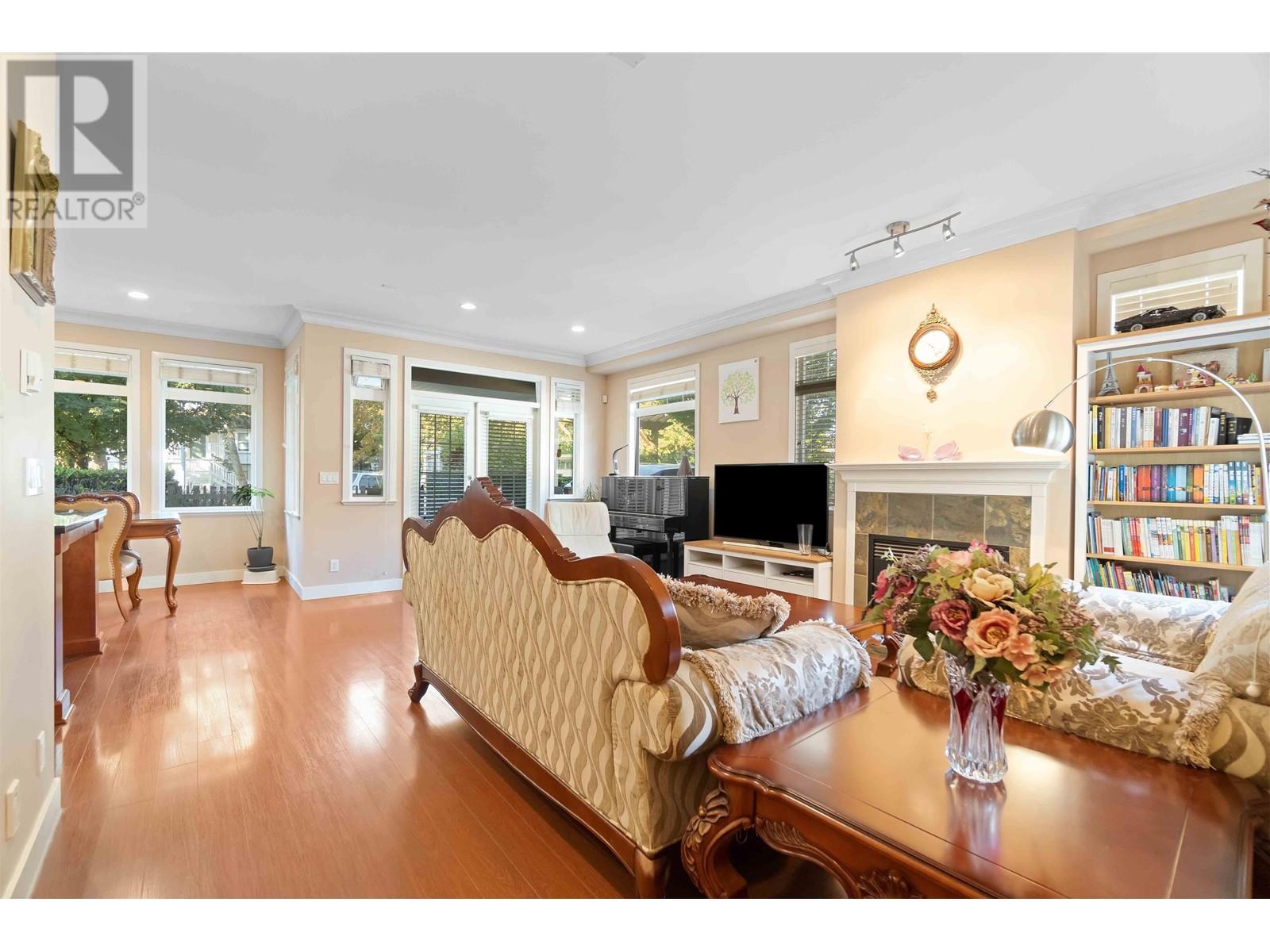Property at 16 6780 LYNAS LANE image 5