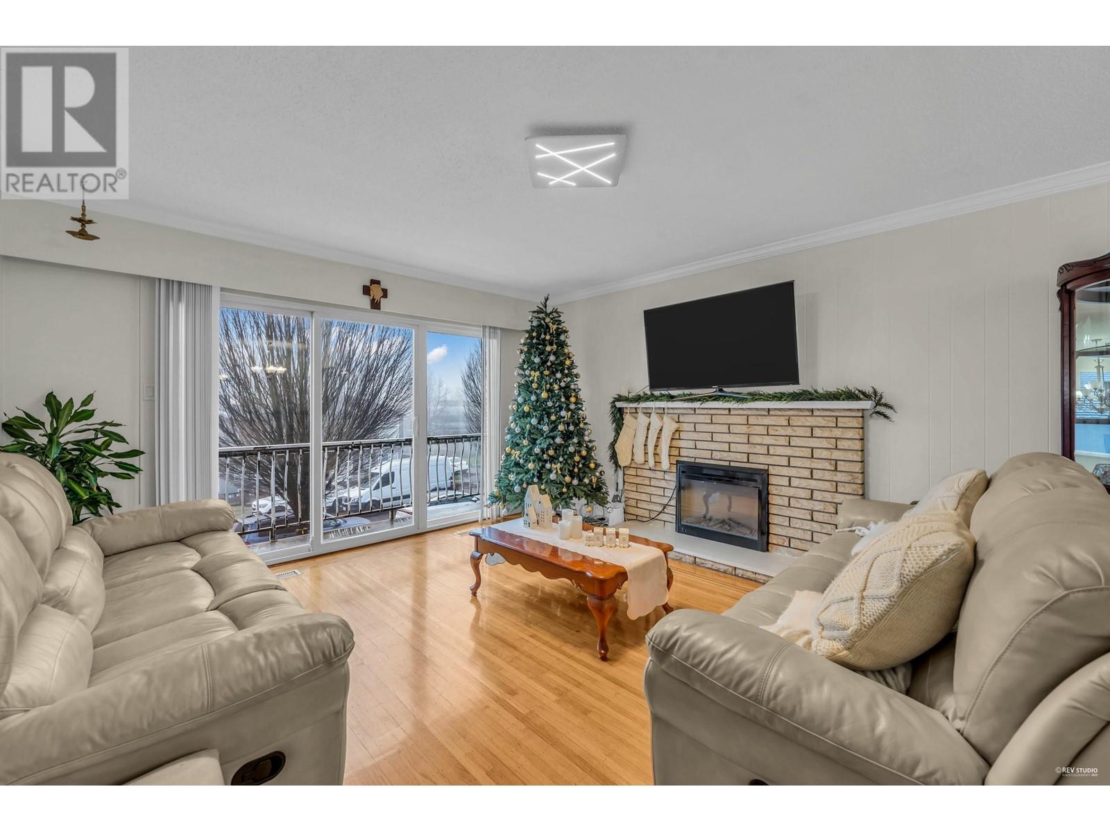 1237 E 64th Avenue, Vancouver, British Columbia  V5X 2N8 - Photo 3 - R2990042