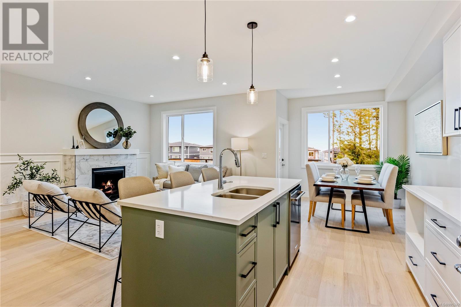 Property at 1538 Marble Pl image 3