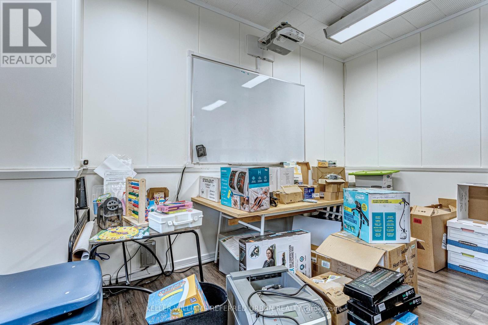 Upper Office + Classroom - 2974 Lake Shore Boulevard W, Toronto, Ontario  M8V 1J9 - Photo 10 - W12082068
