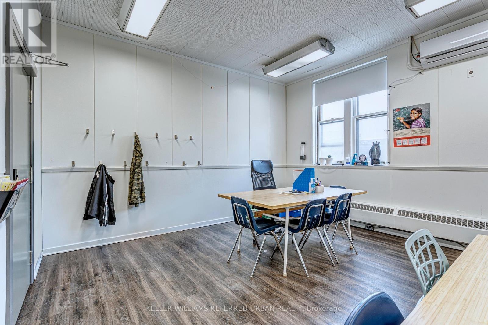 Upper Office + Classroom - 2974 Lake Shore Boulevard W, Toronto, Ontario  M8V 1J9 - Photo 11 - W12082068