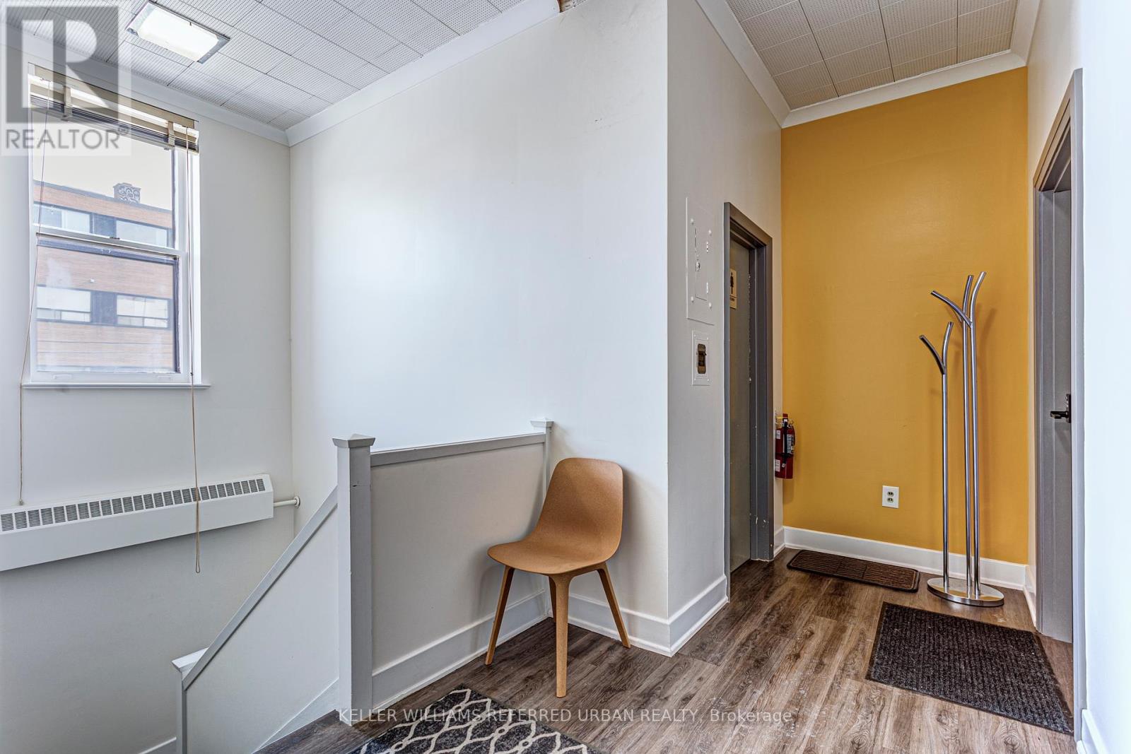 Upper Office + Classroom - 2974 Lake Shore Boulevard W, Toronto, Ontario  M8V 1J9 - Photo 3 - W12082068