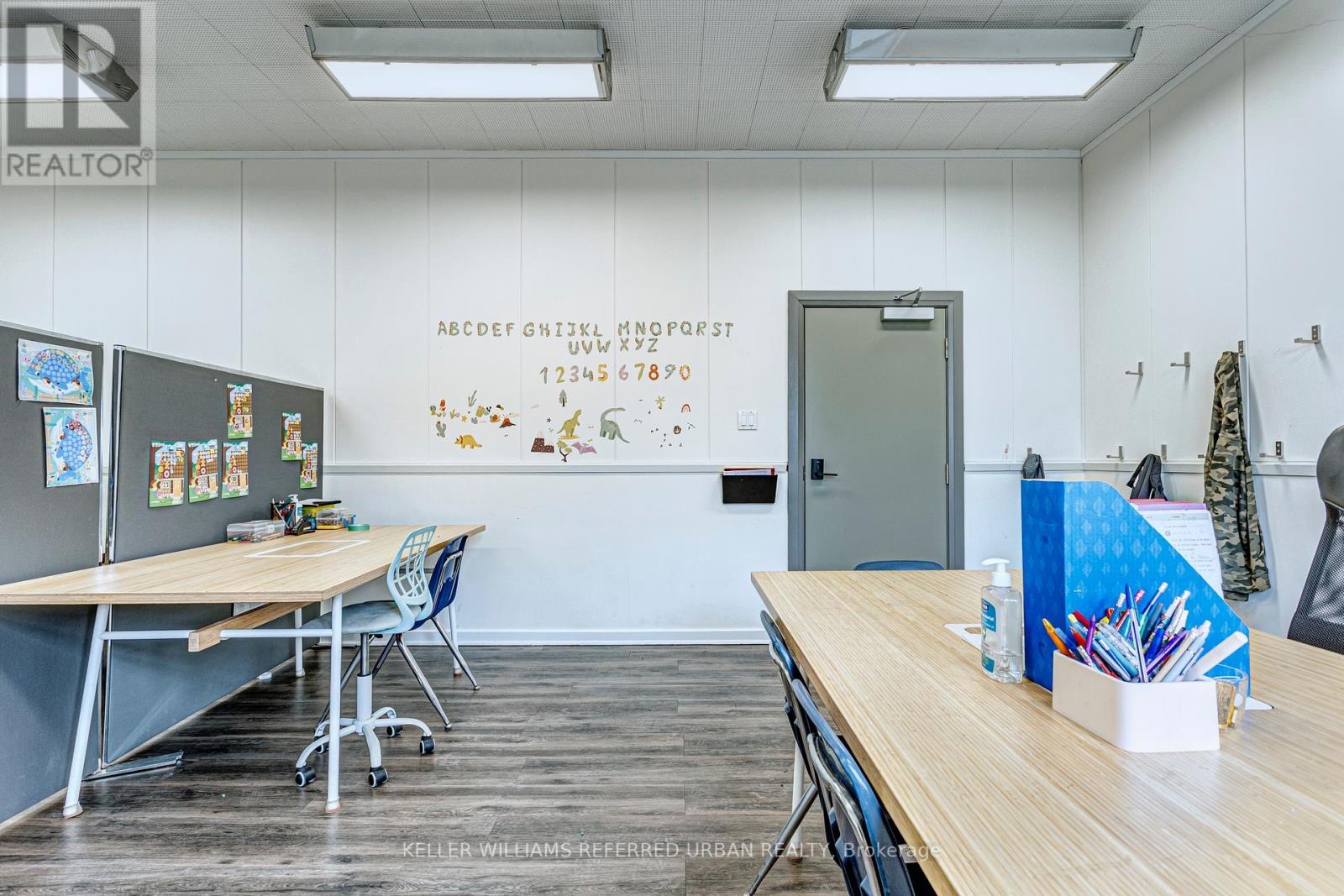 Upper Office + Classroom - 2974 Lake Shore Boulevard W, Toronto, Ontario  M8V 1J9 - Photo 4 - W12082068