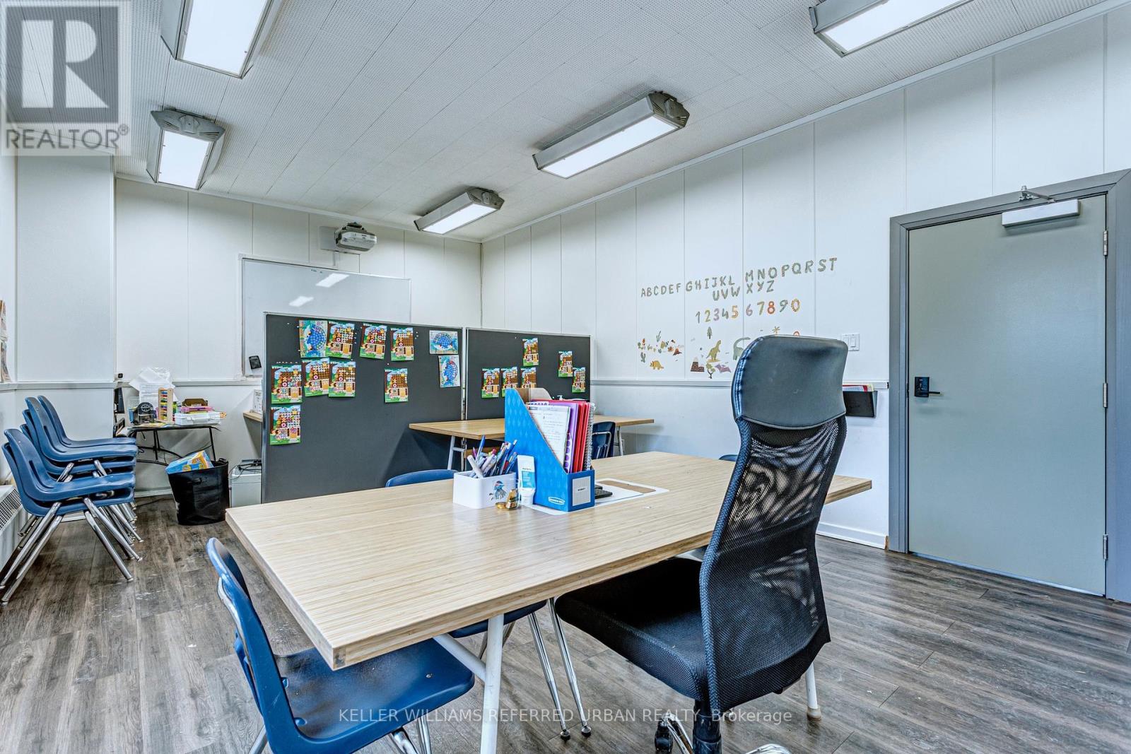 Upper Office + Classroom - 2974 Lake Shore Boulevard W, Toronto, Ontario  M8V 1J9 - Photo 8 - W12082068