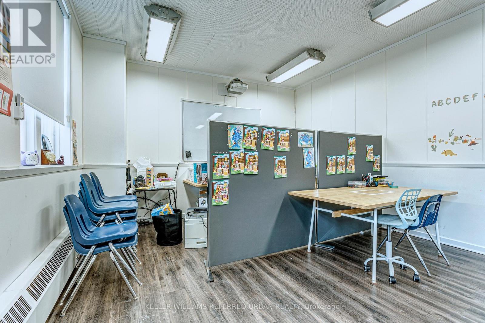 Upper Office + Classroom - 2974 Lake Shore Boulevard W, Toronto, Ontario  M8V 1J9 - Photo 9 - W12082068