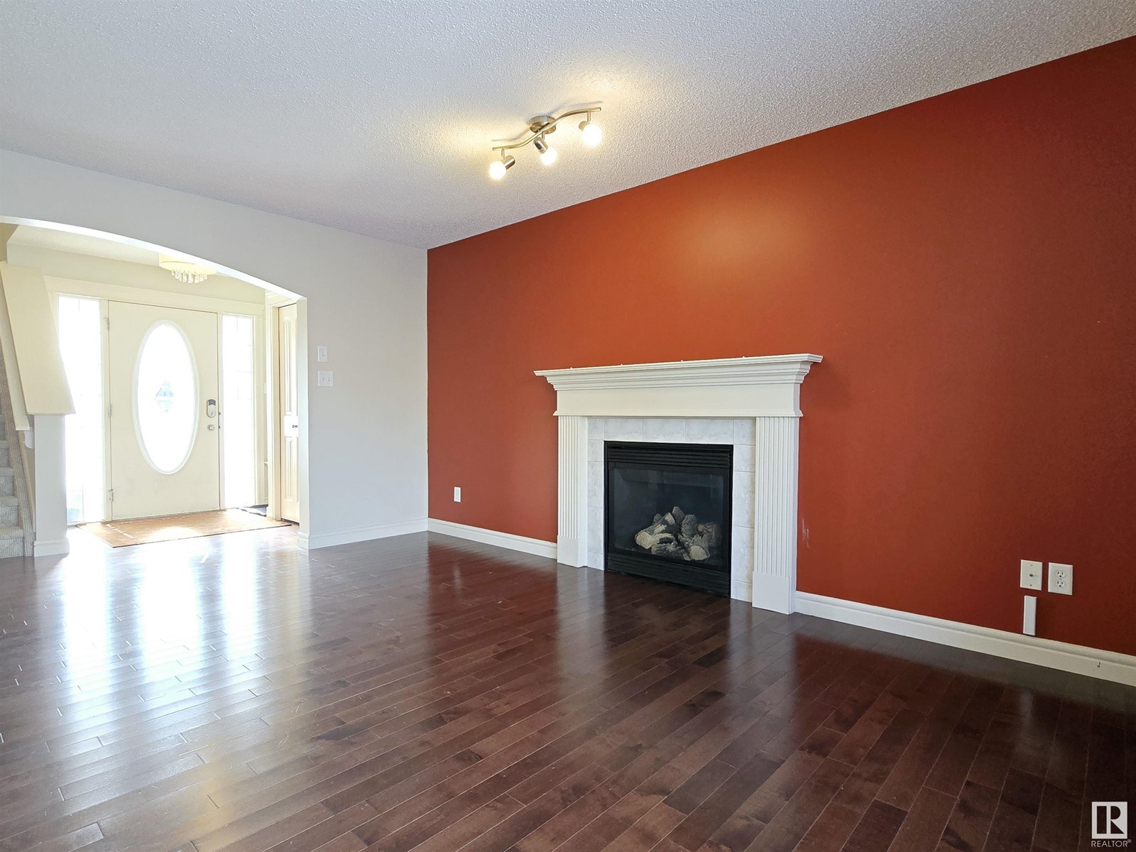 Property at 11808 13 AV SW image 3