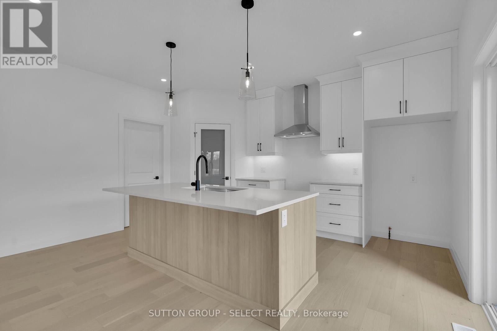 9 Briscoe Crescent, Strathroy-Caradoc, Ontario  N7G 4E1 - Photo 13 - X12082135