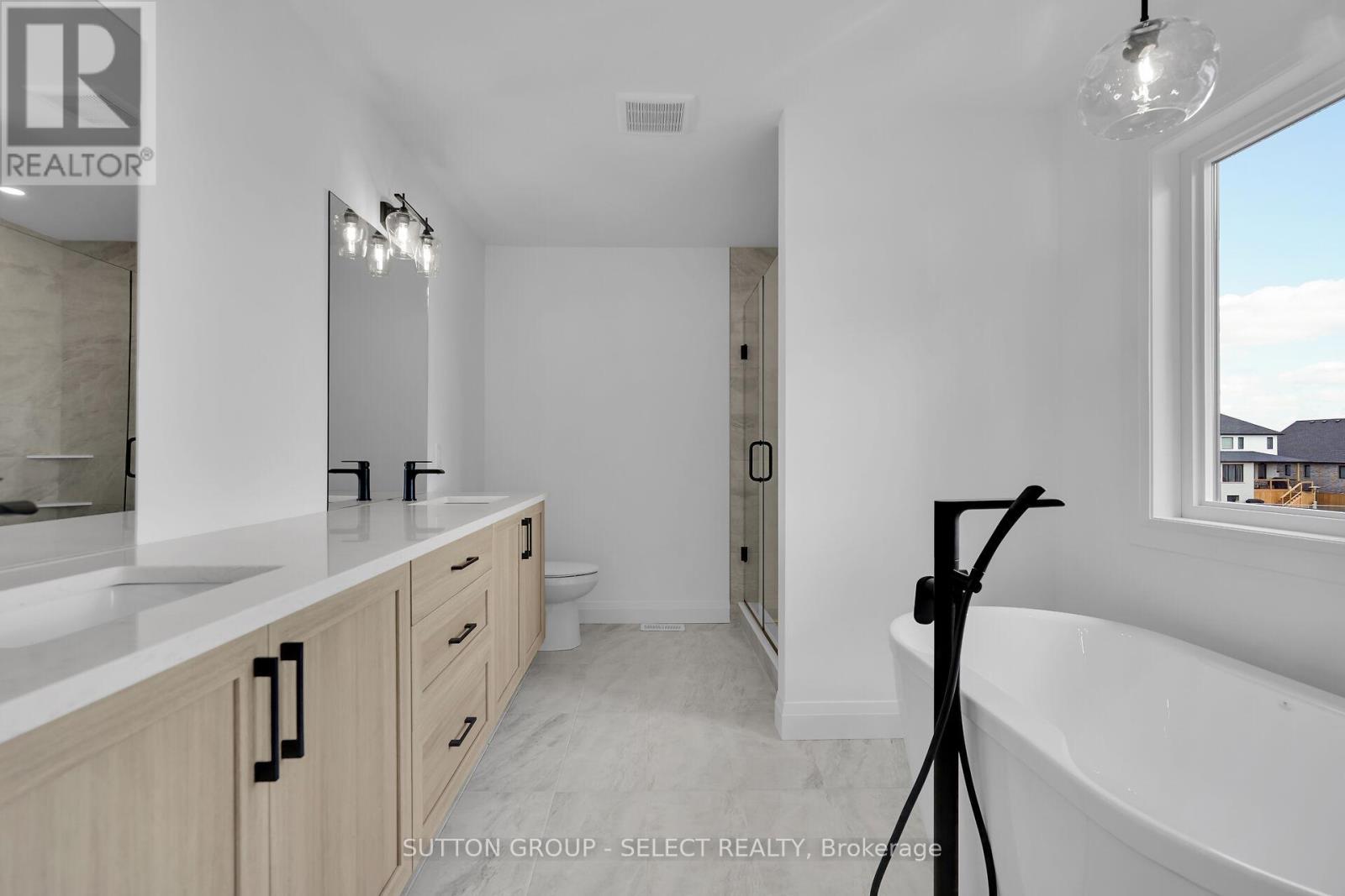 9 Briscoe Crescent, Strathroy-Caradoc, Ontario  N7G 4E1 - Photo 24 - X12082135