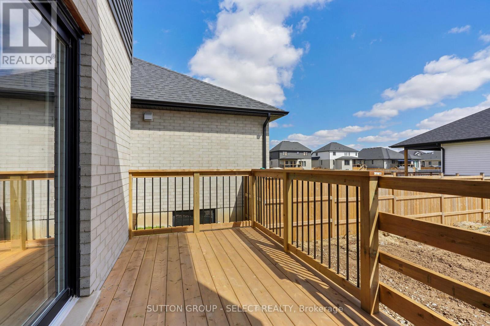 9 Briscoe Crescent, Strathroy-Caradoc, Ontario  N7G 4E1 - Photo 34 - X12082135