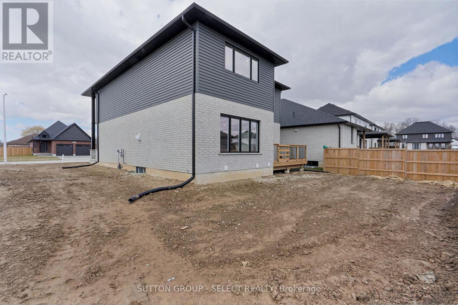 9 Briscoe Crescent, Strathroy-Caradoc, Ontario  N7G 4E1 - Photo 37 - X12082135