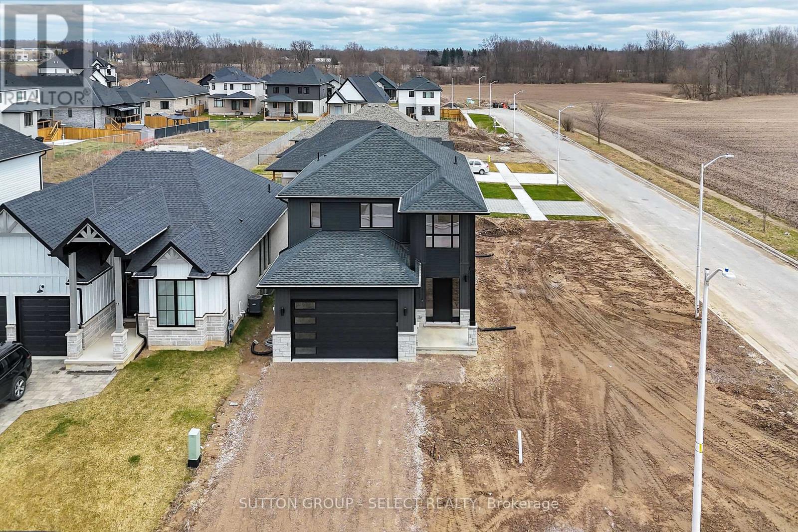 9 Briscoe Crescent, Strathroy-Caradoc, Ontario  N7G 4E1 - Photo 39 - X12082135