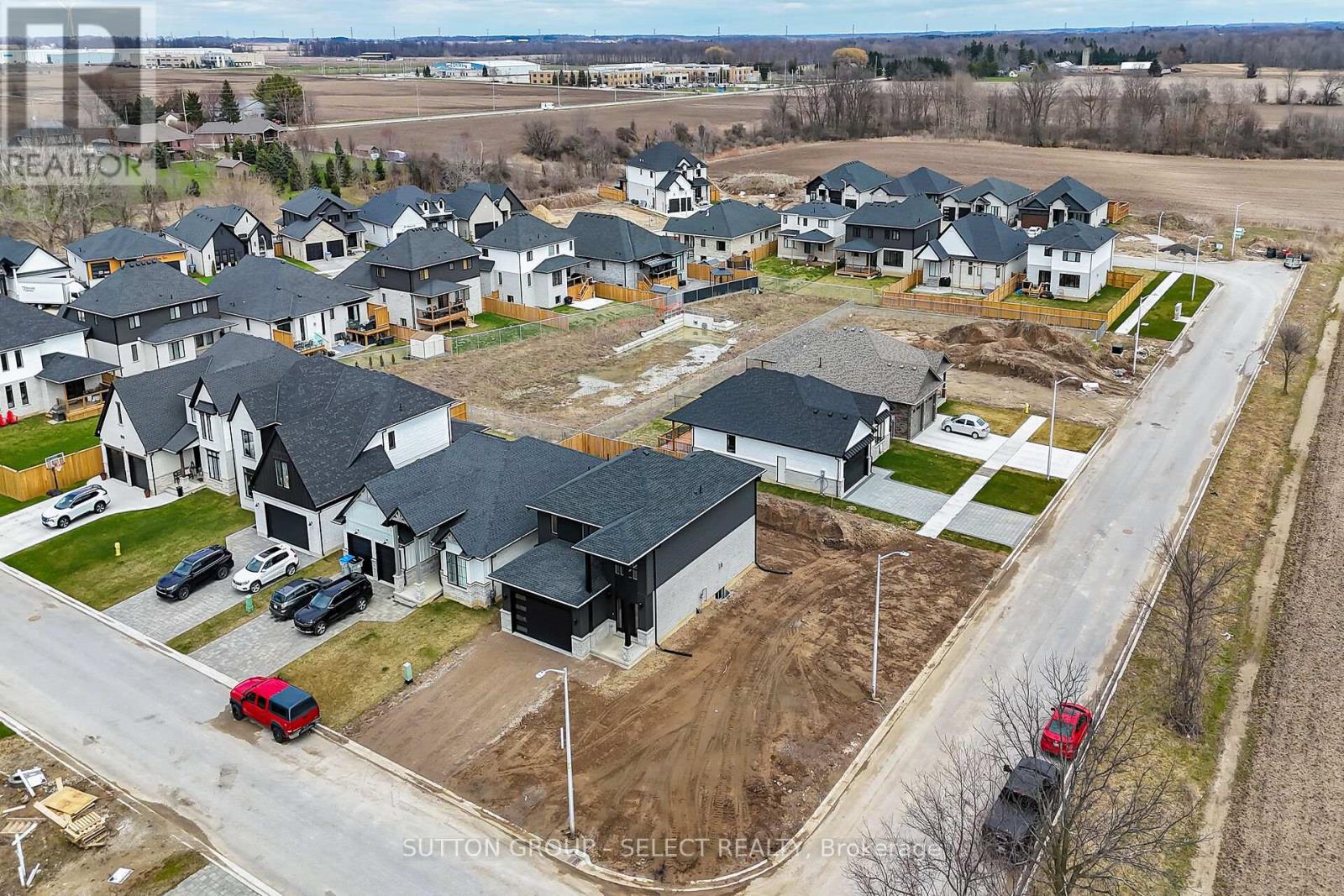 9 Briscoe Crescent, Strathroy-Caradoc, Ontario  N7G 4E1 - Photo 40 - X12082135