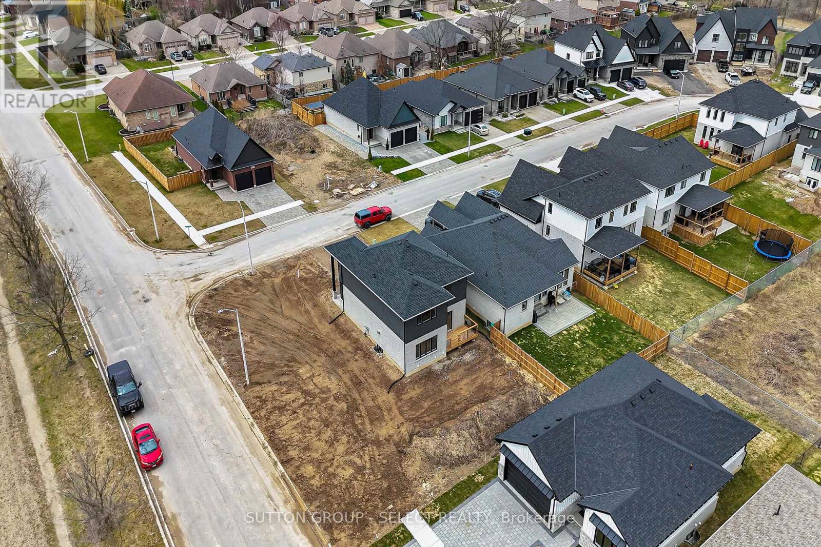 9 Briscoe Crescent, Strathroy-Caradoc, Ontario  N7G 4E1 - Photo 42 - X12082135