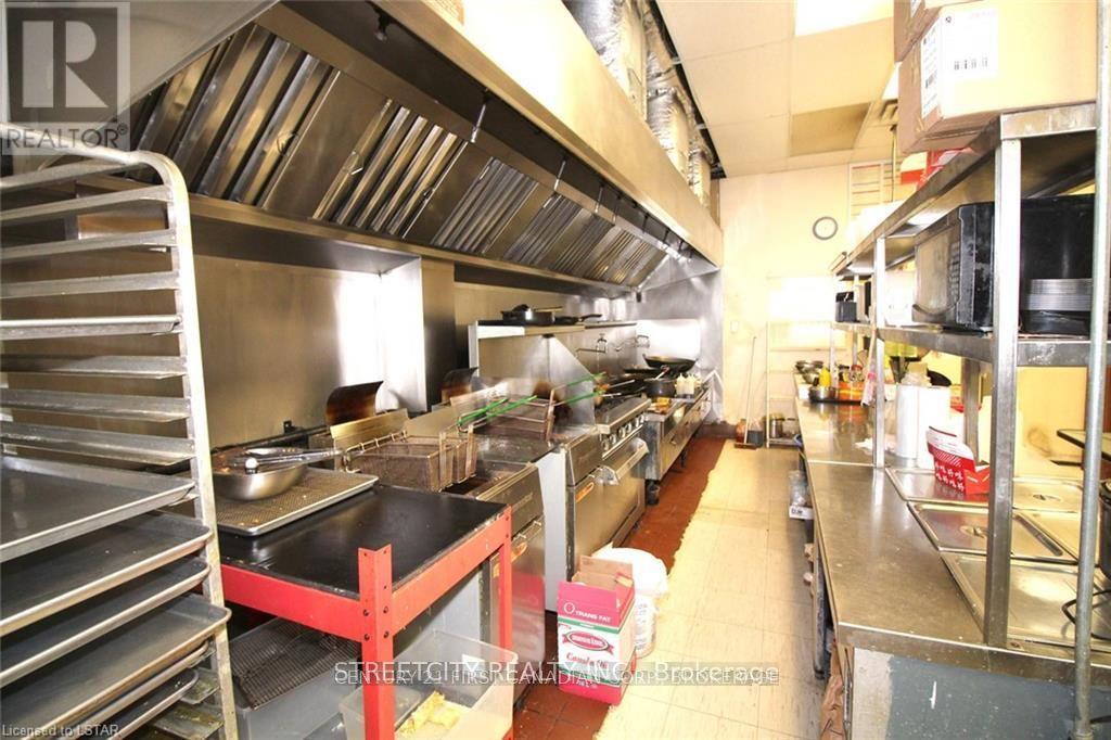 10 - 2030 Meadowgate Boulevard, London, Ontario  N6M 1K1 - Photo 3 - X12082153