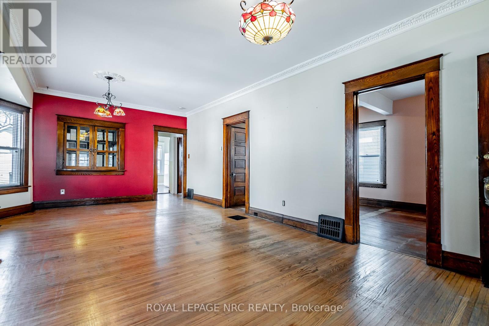 4699 Jepson Street, Niagara Falls, Ontario  L2E 1J7 - Photo 6 - X12082197
