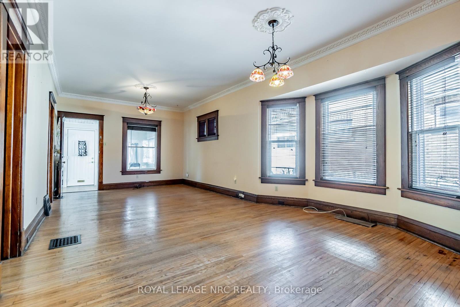 4699 Jepson Street, Niagara Falls, Ontario  L2E 1J7 - Photo 8 - X12082197
