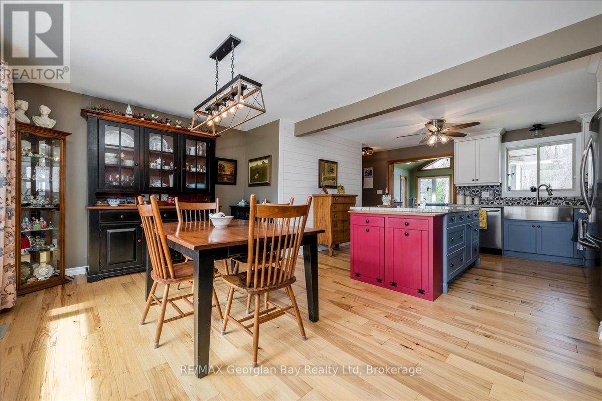 16 Mundy Avenue, Tiny, Ontario  L9M 0B5 - Photo 8 - S12082152