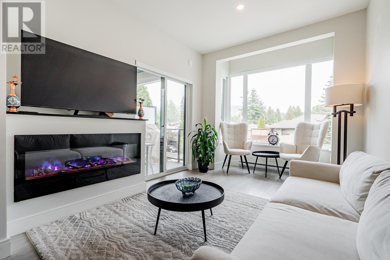 203 1633 Tatlow Avenue, North Vancouver, British Columbia  V7P 2Z8 - Photo 3 - R2989887