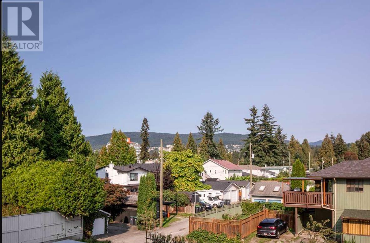 203 1633 TATLOW AVENUE, north vancouver, British Columbia