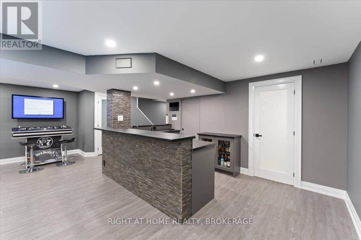 Property at 27 SUNNYCROFT COURT image 5