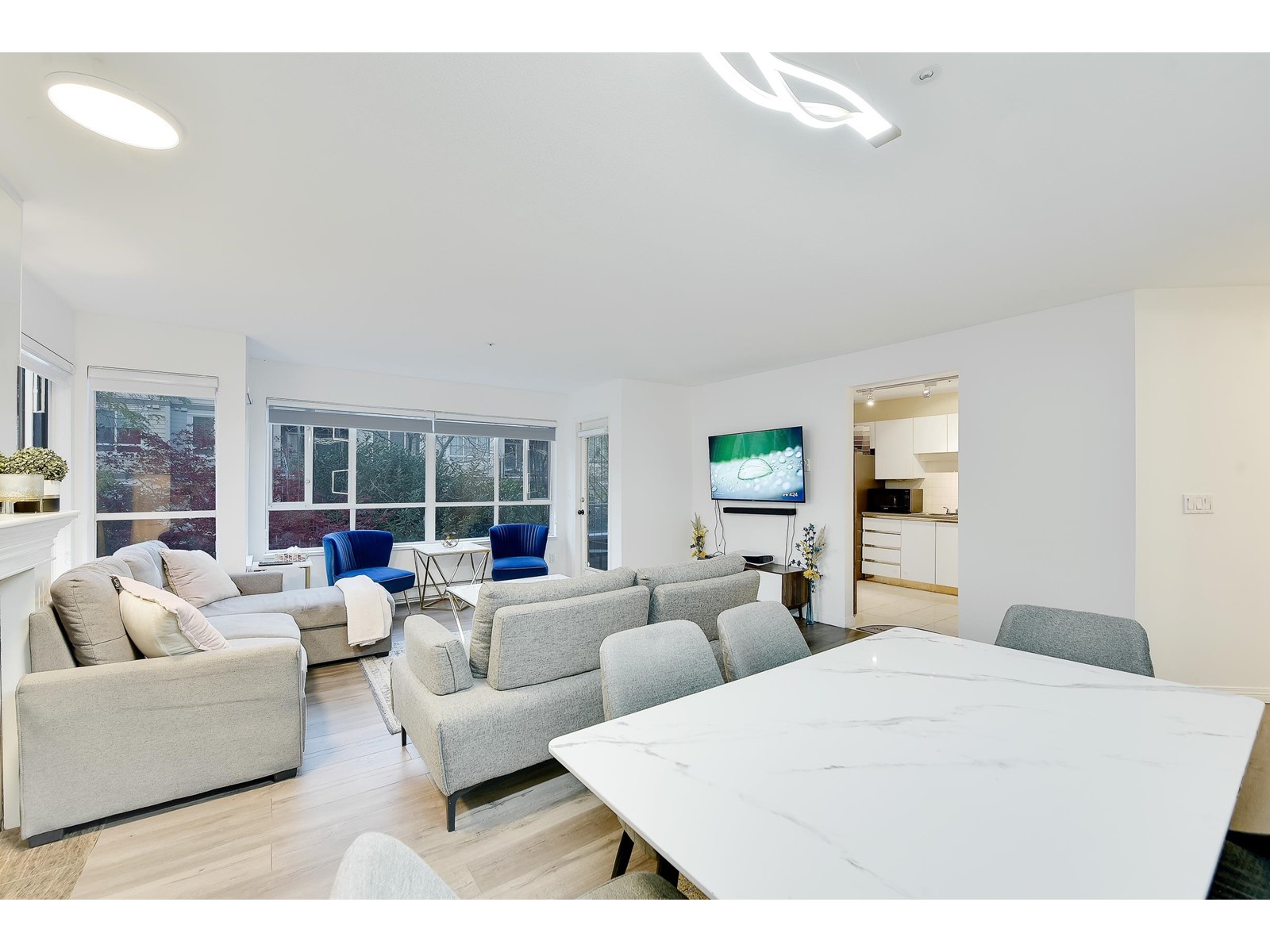 205 15375 17 Avenue, Surrey, British Columbia  V4A 1T8 - Photo 4 - R2990135
