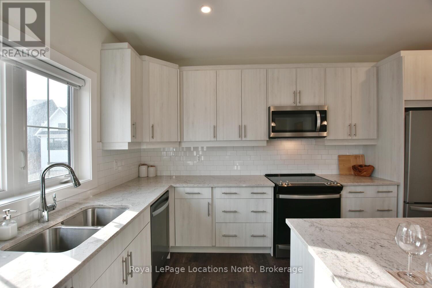 163 Courtland Street, Blue Mountains, Ontario L9Y 5L7 - Photo 18 - X12079264