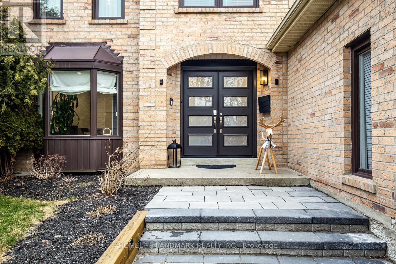 19 Timpson Drive, Aurora, Ontario  L4G 5K7 - Photo 3 - N12082118