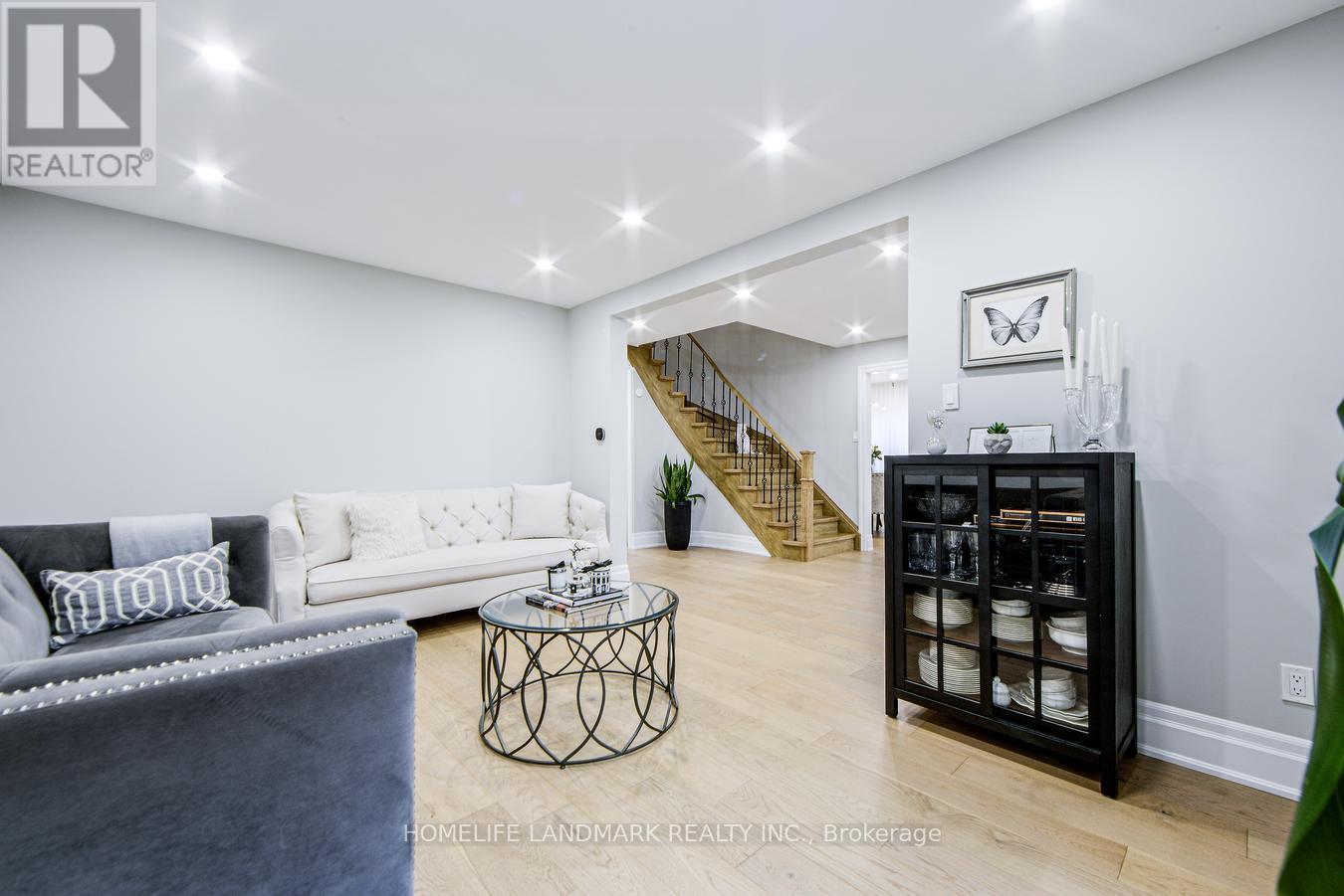19 Timpson Drive, Aurora, Ontario  L4G 5K7 - Photo 8 - N12082118