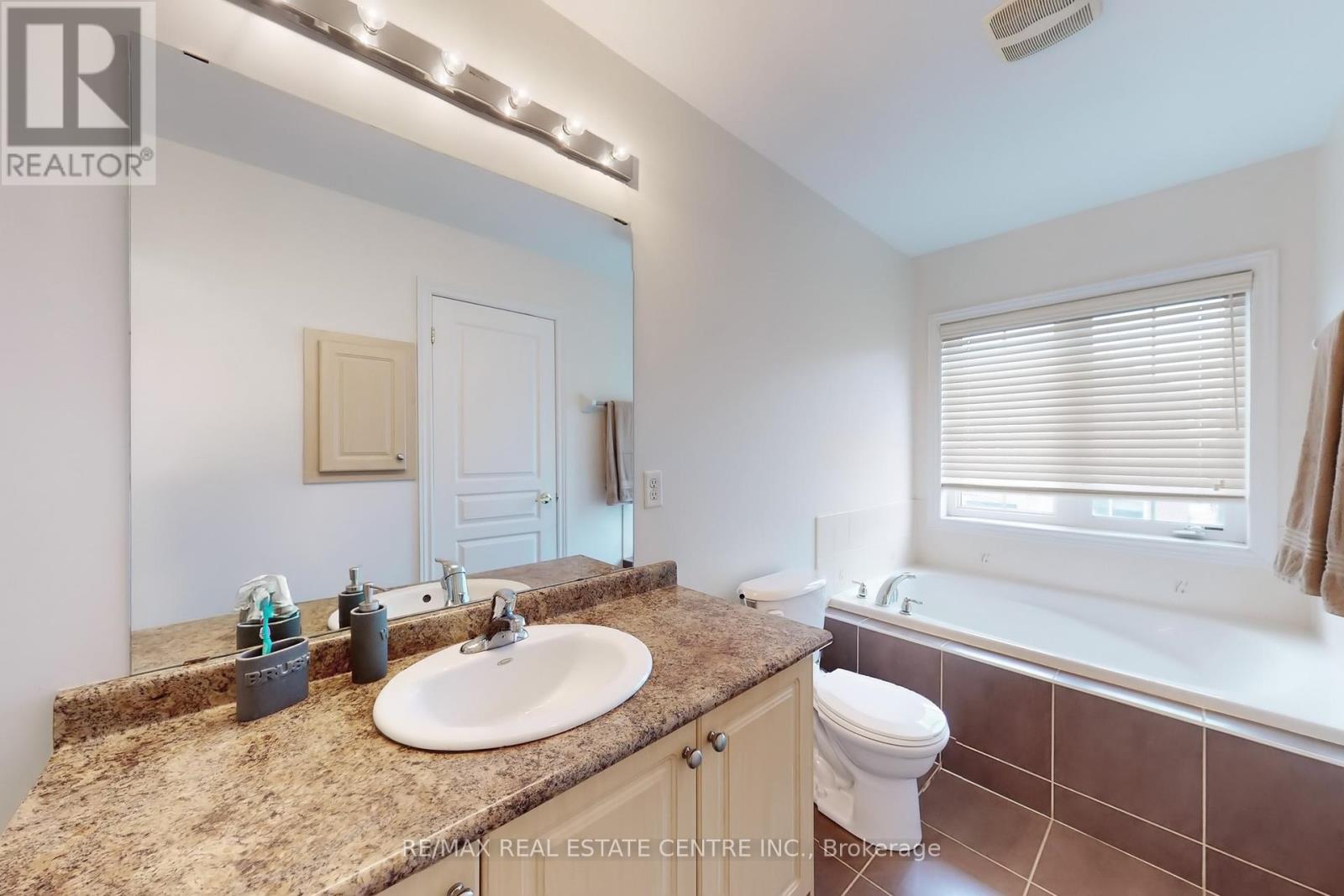 214 Elbern Markell Drive, Brampton (Credit Valley), Ontario  L6X 3A9 - Photo 27 - W12082130