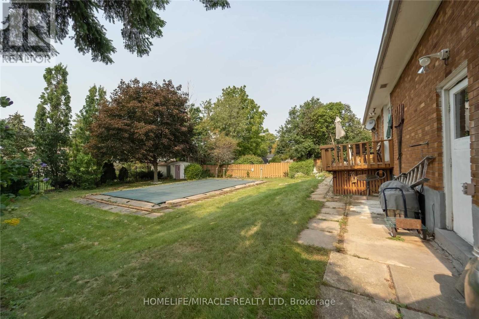 376 Third Line, Oakville, Ontario  L6L 4A4 - Photo 5 - W12082182