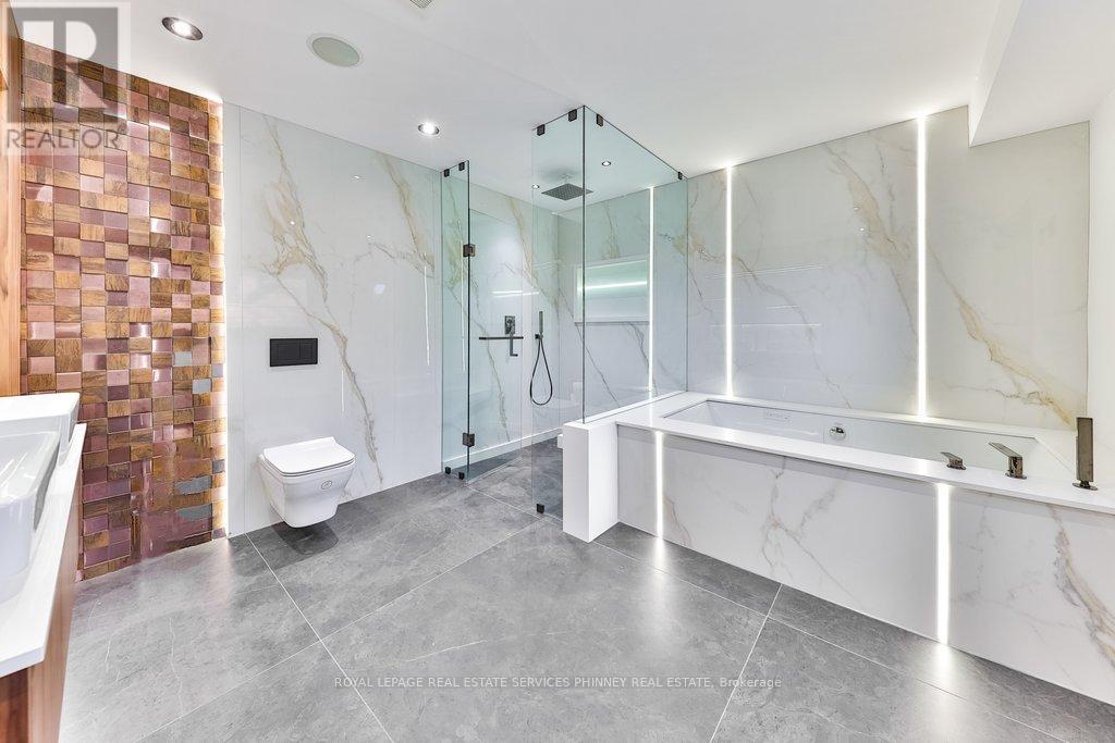 621 Sir Richard's Road, Mississauga, Ontario  L5C 1A3 - Photo 21 - W12082183