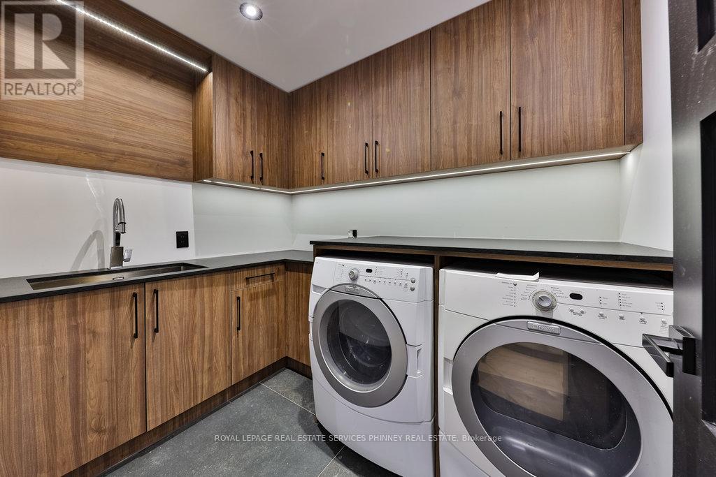 621 Sir Richard's Road, Mississauga, Ontario  L5C 1A3 - Photo 23 - W12082183
