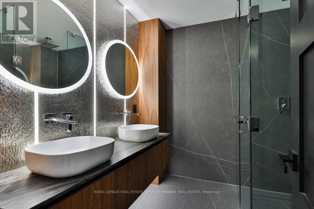 621 Sir Richard's Road, Mississauga, Ontario  L5C 1A3 - Photo 25 - W12082183