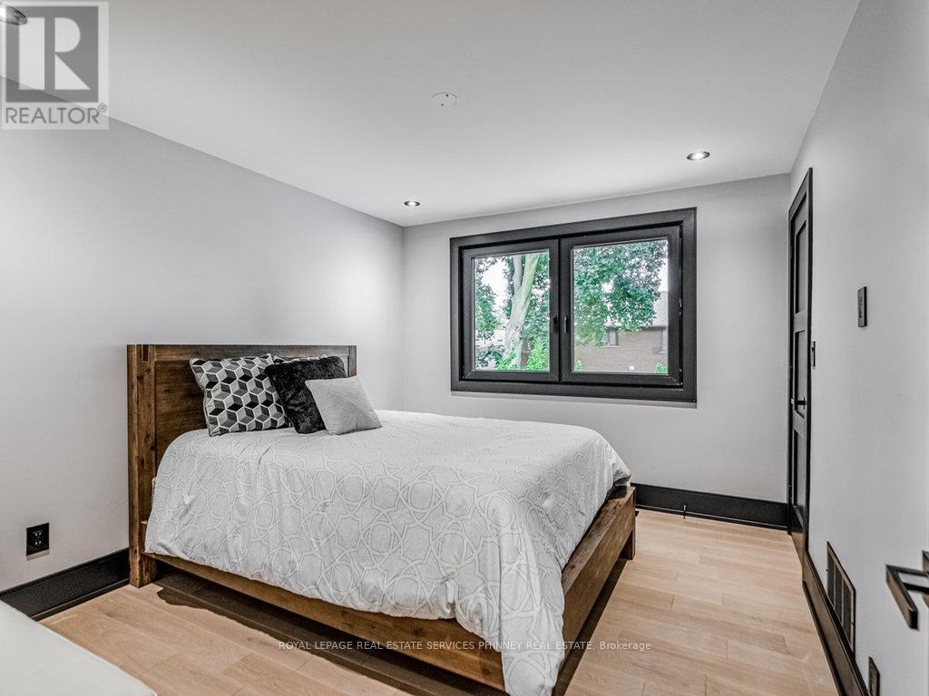 621 Sir Richard's Road, Mississauga, Ontario  L5C 1A3 - Photo 28 - W12082183