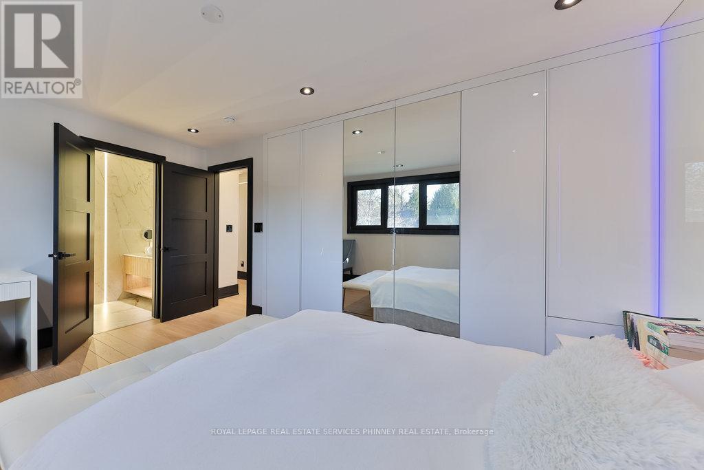 621 Sir Richard's Road, Mississauga, Ontario  L5C 1A3 - Photo 30 - W12082183