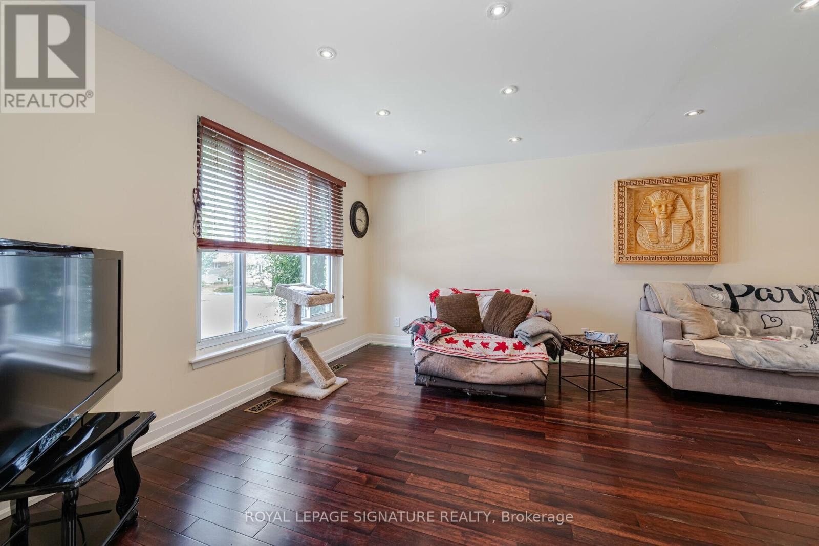 1474 Sandgate Crescent, Mississauga, Ontario  L5J 2E5 - Photo 7 - W12082234